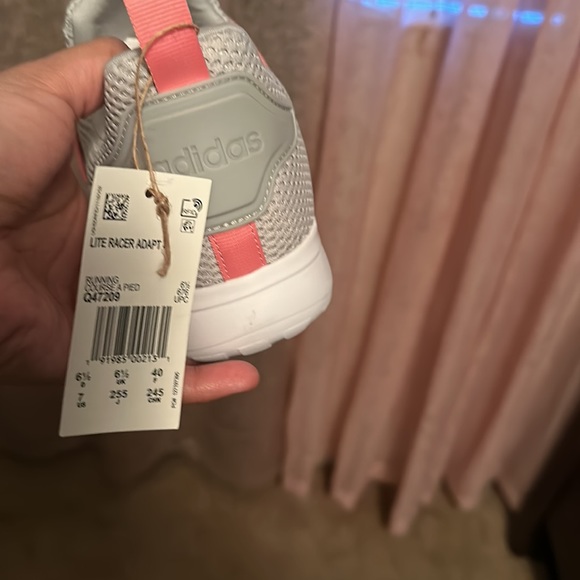 Addidas shoes - Picture 3 of 4